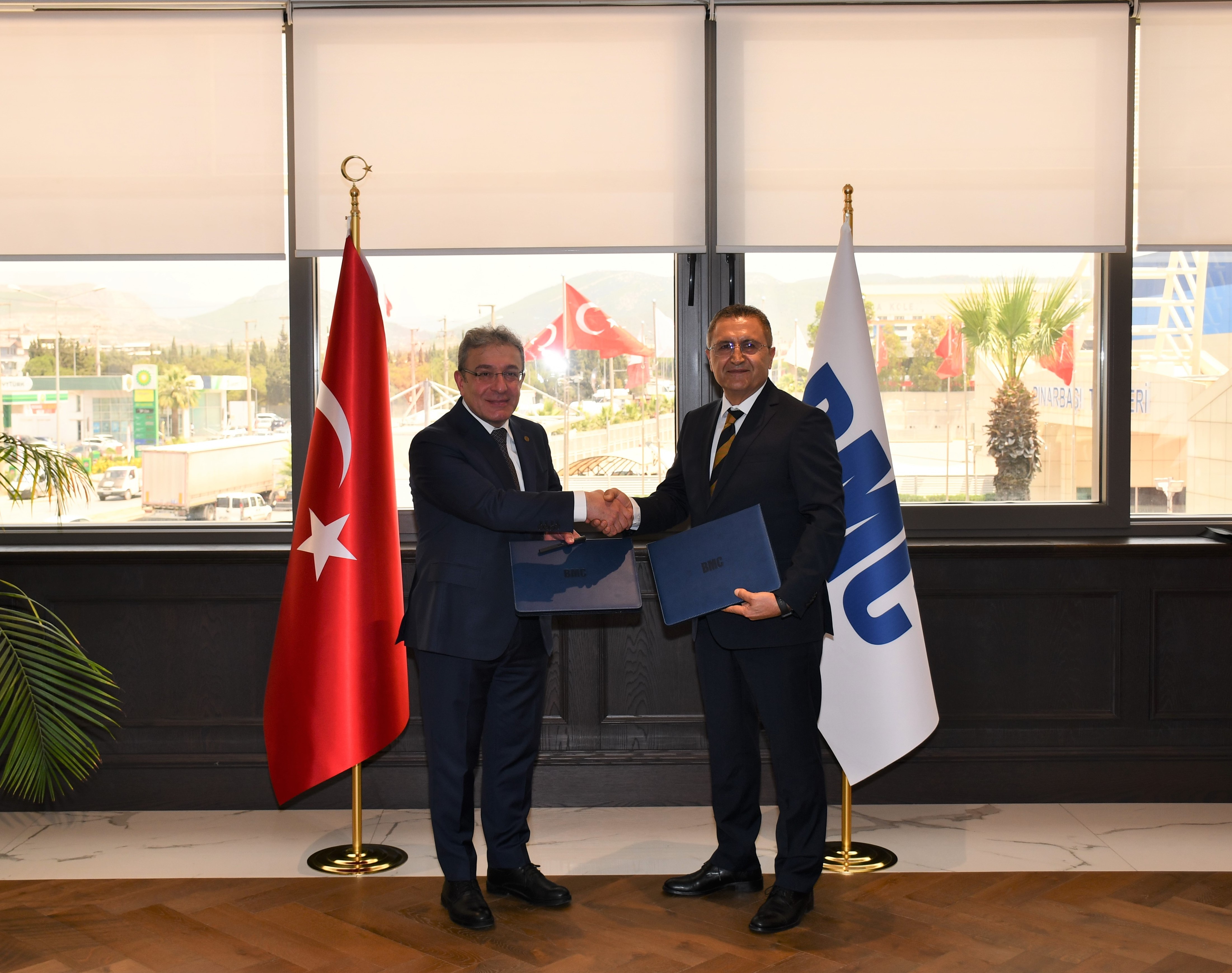 BMC VE DOKUZ EYLÜL ÜNİVERSİTESİ ARASINDA İŞ BİRLİĞİ ANLAŞMASI İMZALANDI